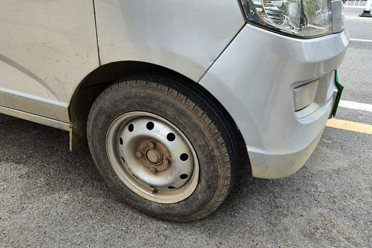 Used Wuling Rongguang 2014 1.2L S Base Model Right Front Wheel Hub