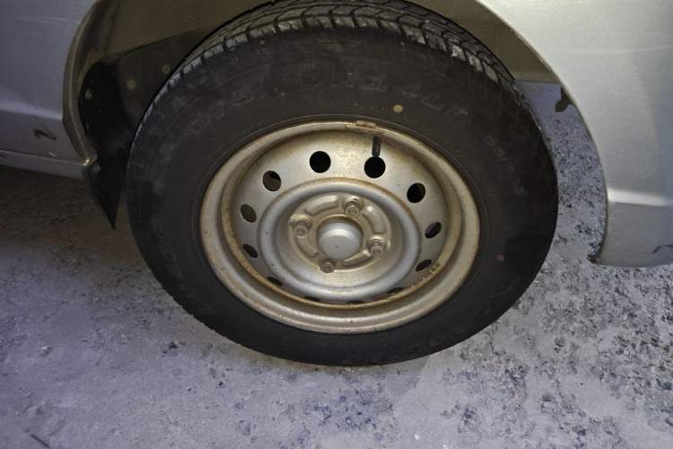 Used Wuling Rongguang 2014 1.2L S Base Model Right Front Wheel Hub
