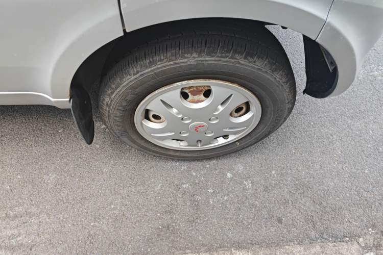 Used Wuling Rongguang 2014 1.2L S Base Model Right Front Wheel Hub