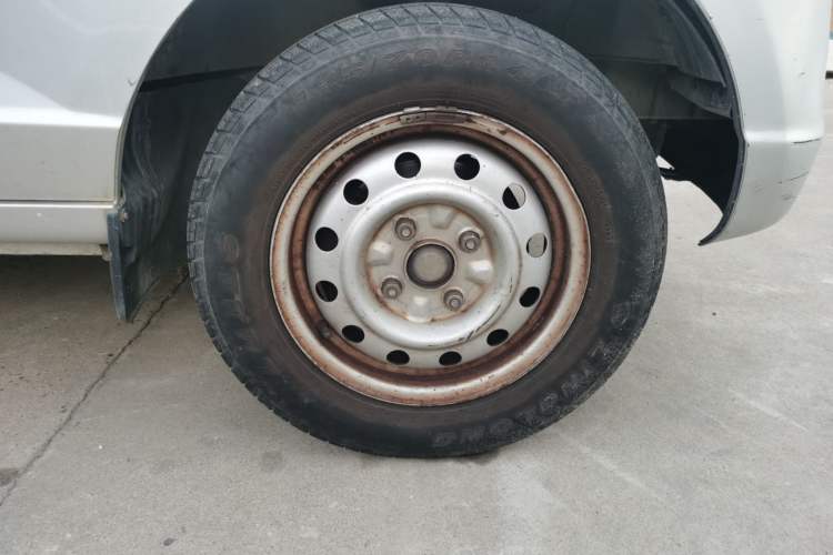 Used Wuling Rongguang 2014 1.2L S Base Model Right Front Wheel Hub