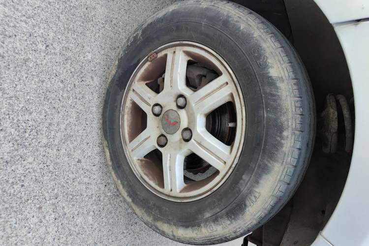 Used Wuling Rongguang 2014 1.2L S Standard Model Right Front Wheel Hub