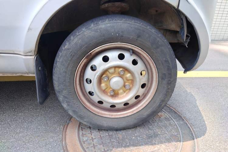 Used Wuling Rongguang 2014 1.2L S Base Model Right Front Wheel Hub