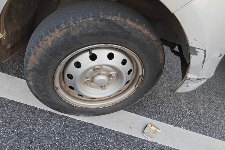 Used Wuling Rongguang 2014 1.2L S Base Model Right Front Wheel Hub