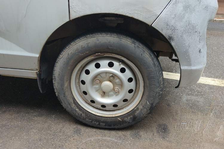 Used Wuling Rongguang 2014 1.2L S Base Model Right Front Wheel Hub