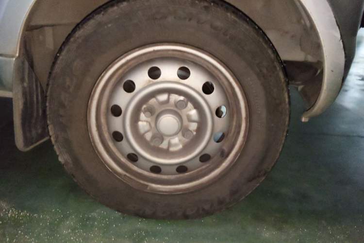 Used Wuling Rongguang 2014 1.2L S Base Model Right Front Wheel Hub