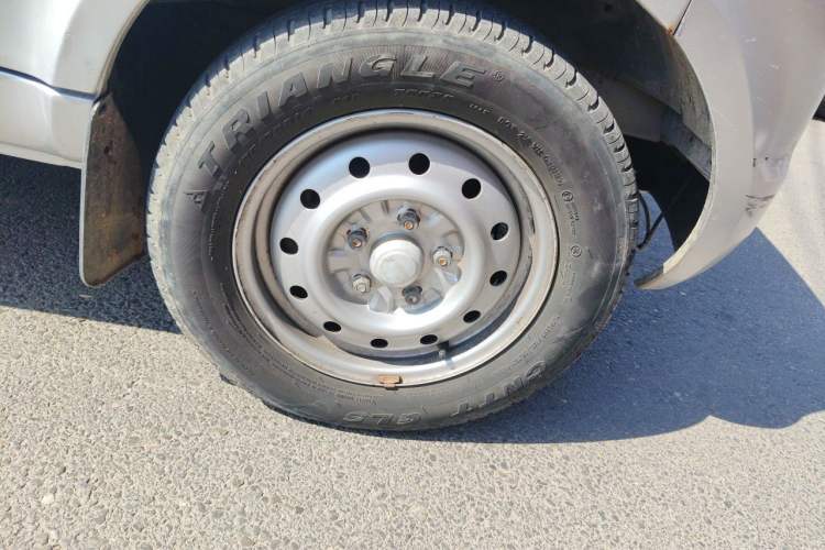 Used Wuling Rongguang 2014 1.2L S Base Model Right Front Wheel Hub
