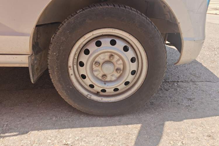 Used Wuling Rongguang 2014 1.2L S Base Model Right Front Wheel Hub