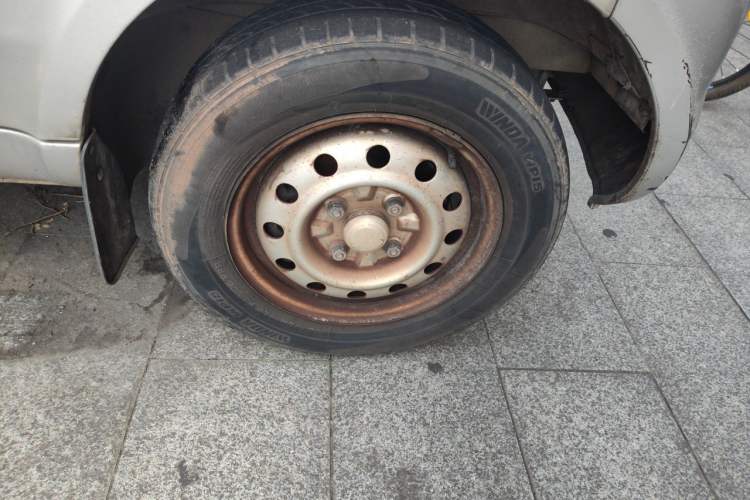 Used Wuling Rongguang 2014 1.2L S Base Model Right Front Wheel Hub