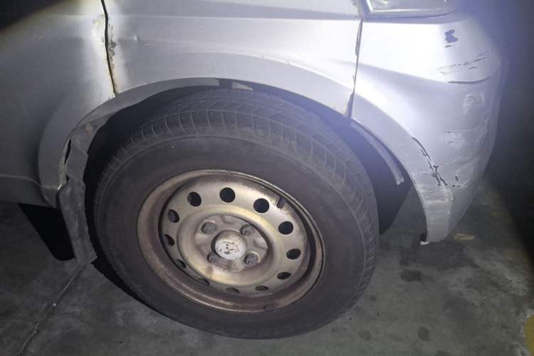 Used Wuling Rongguang 2014 1.5L S Base Version Right Front Wheel Hub