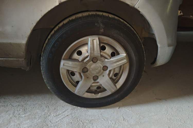 Used Wuling Rongguang 2014 1.5L S Base Version Right Front Wheel Hub