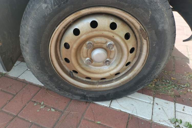 Used Wuling Rongguang 2014 1.2L S Base Model Right Front Wheel Hub