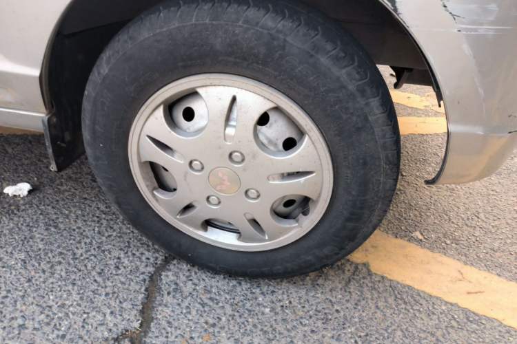 Used Wuling Rongguang 2014 1.2L S Base Model Right Front Wheel Hub