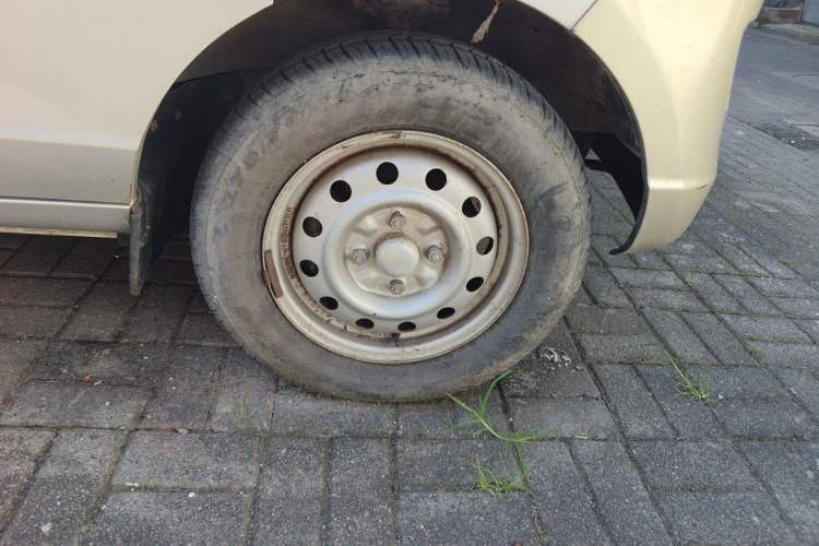Used Wuling Rongguang 2014 1.2L S Base Model Right Front Wheel Hub