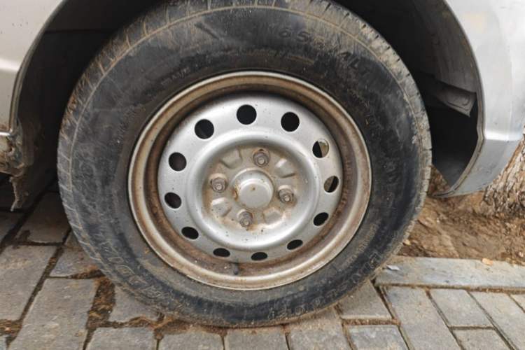 Used Wuling Rongguang 2014 1.2L S Base Model Right Front Wheel Hub