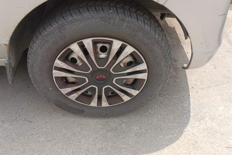 Used Wuling Rongguang 2014 1.2L S Base Model Right Front Wheel Hub
