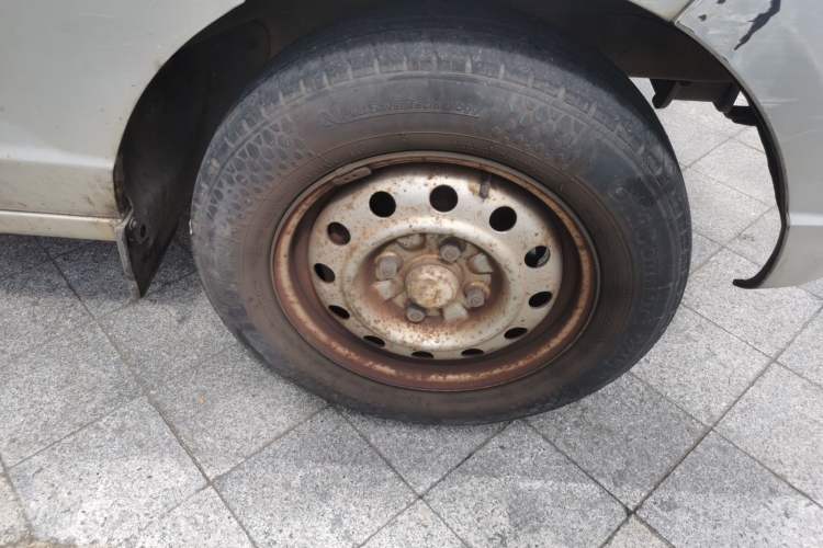 Used Wuling Rongguang 2014 1.2L S Base Model Right Front Wheel Hub