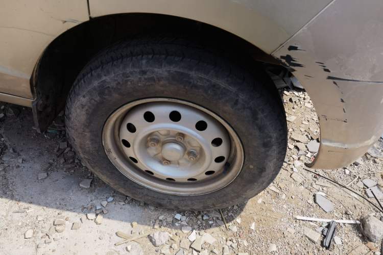 Used Wuling Rongguang 2014 1.5L S Base Version Right Front Wheel Hub