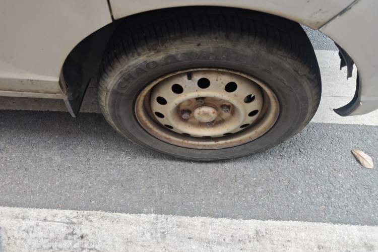 Used Wuling Rongguang 2014 1.2L S Base Model Right Front Wheel Hub