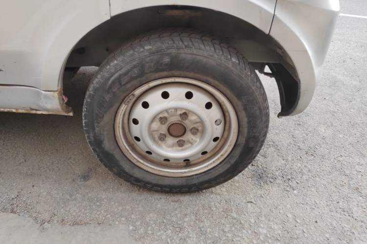 Used Wuling Rongguang 2014 1.2L S Base Model Right Front Wheel Hub