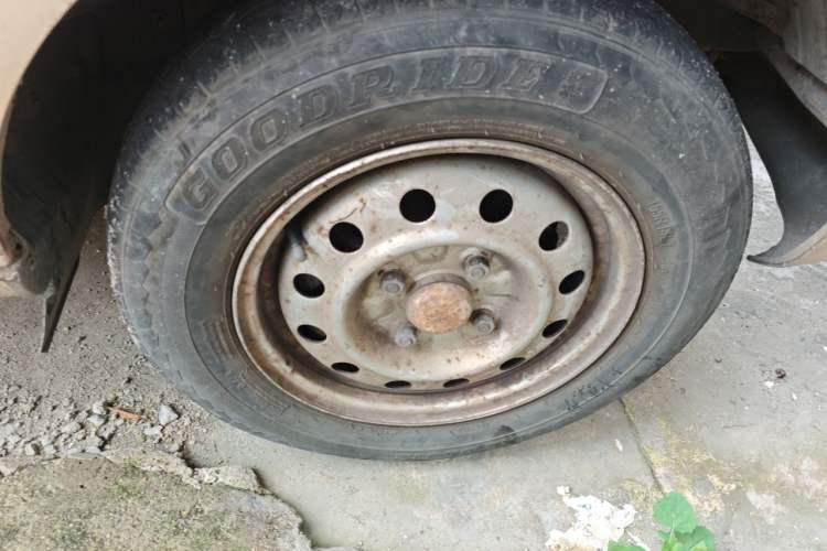 Used Wuling Rongguang 2014 1.5L S Base Version Right Front Wheel Hub