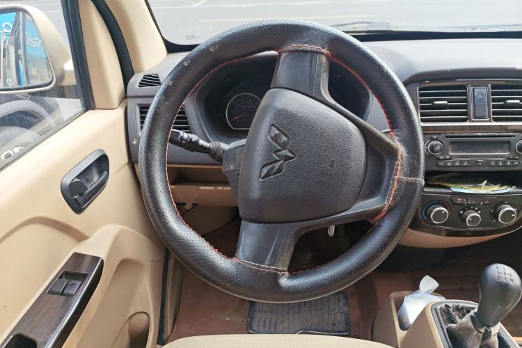 Used Wuling Rongguang 2014 1.5L S Standard Version Steering Wheel