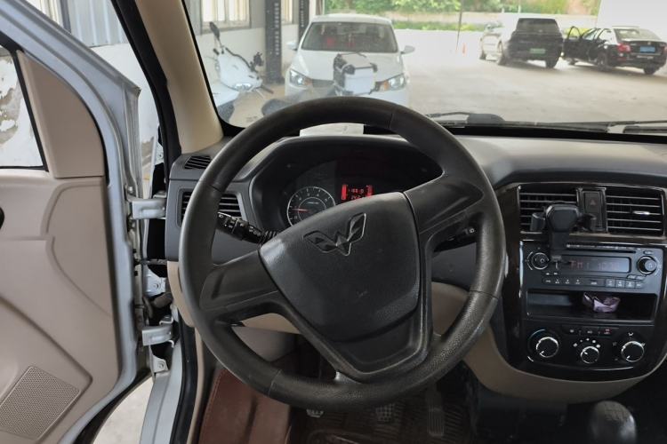 Used Wuling Rongguang 2014 1.5L S Standard Version Steering Wheel