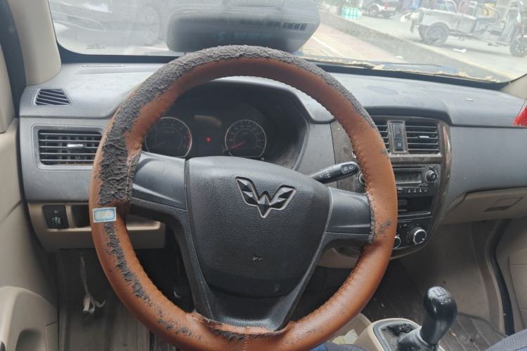 Used Wuling Rongguang 2014 1.5L S Standard Version Steering Wheel
