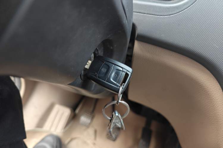 Used Wuling Rongguang 2014 1.2L S Standard Model Vehicle Key