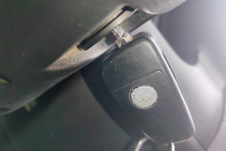 Used Wuling Rongguang 2014 1.2L S Standard Model Vehicle Key