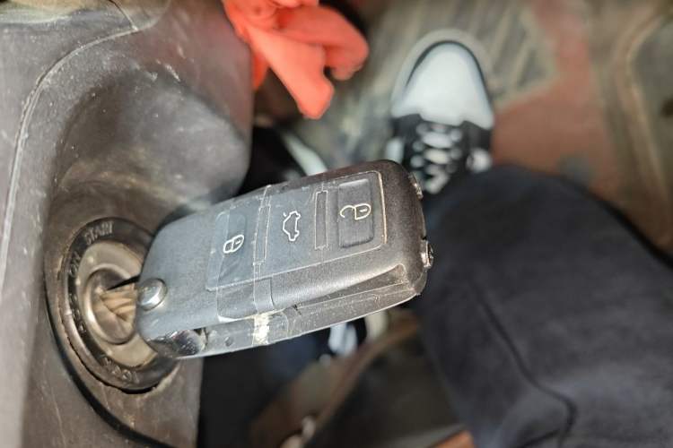 Used Wuling Rongguang 2014 1.2L S Base Model Vehicle Key