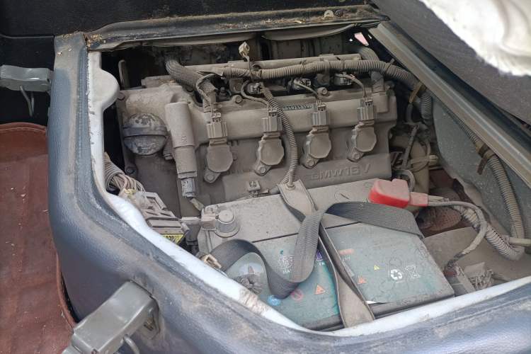 Used Wuling Rongguang 2014 1.5L S Base Version Engine Bay