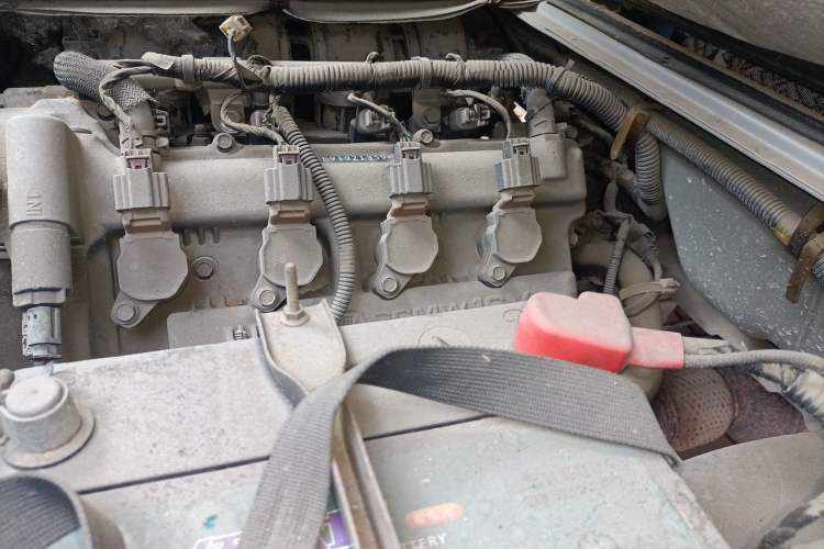 Used Wuling Rongguang 2014 1.5L S Base Version Engine Bay Left