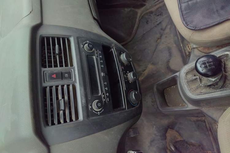 Used Wuling Rongguang 2014 1.5L S Standard Version Audio And AC Panel