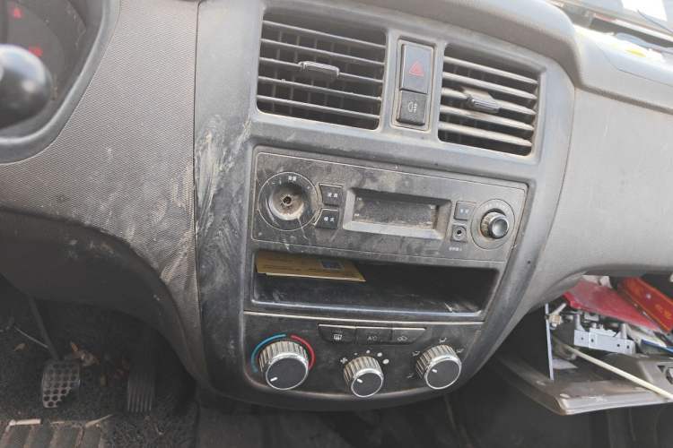 Used Wuling Rongguang 2014 1.2L S Base Model Audio And AC Panel
