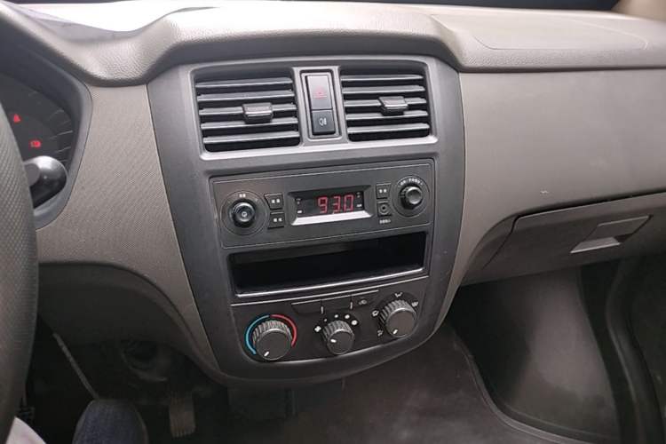 Used Wuling Rongguang 2014 1.2L S Base Model Audio And AC Panel
