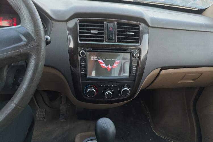 Used Wuling Rongguang 2014 1.2L S Standard Model Audio And AC Panel