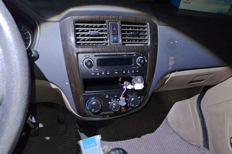 Used Wuling Rongguang 2014 1.2L S Standard Model Audio And AC Panel