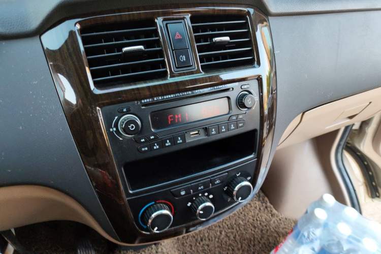 Used Wuling Rongguang 2014 1.2L S Standard Model Audio And AC Panel