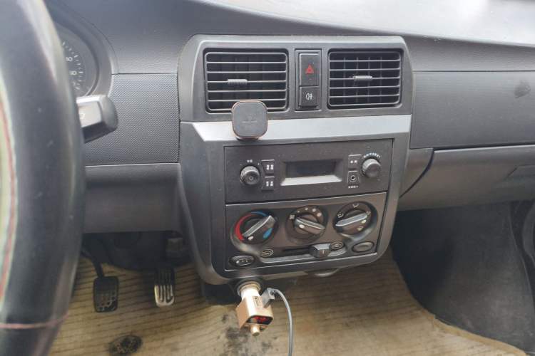 Used Wuling Rongguang 2014 1.2L S Base Model Audio And AC Panel