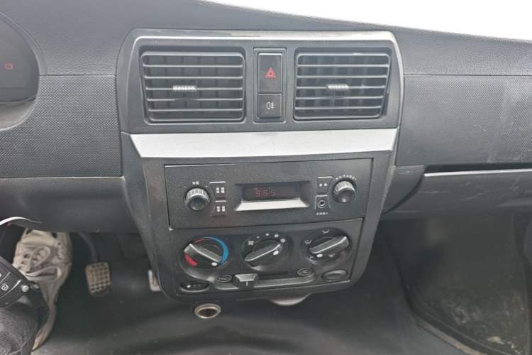 Used Wuling Rongguang 2014 1.2L S Base Model Audio And AC Panel