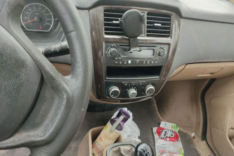 Used Wuling Rongguang 2014 1.5L S Standard Version Audio And AC Panel