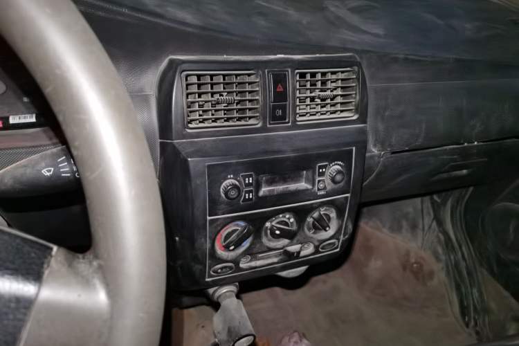 Used Wuling Rongguang 2014 1.2L S Base Model Audio And AC Panel