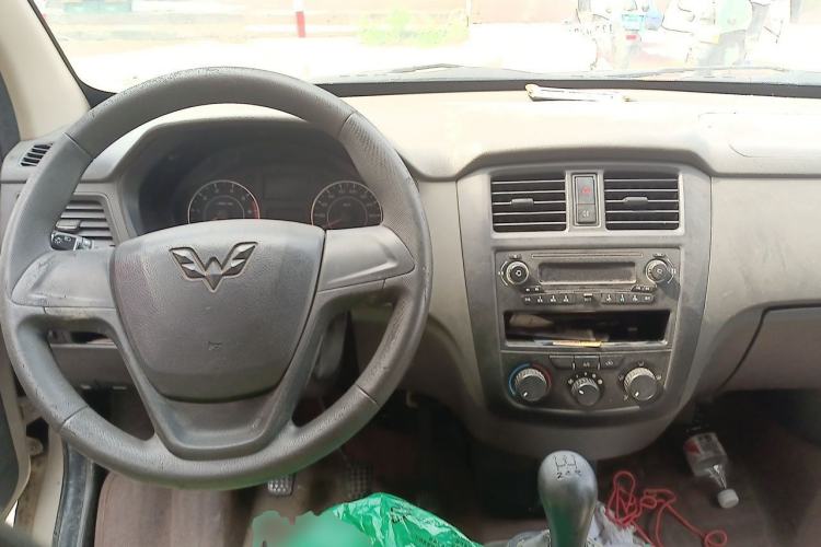 Used Wuling Rongguang 2014 1.2L S Base Model Center Console