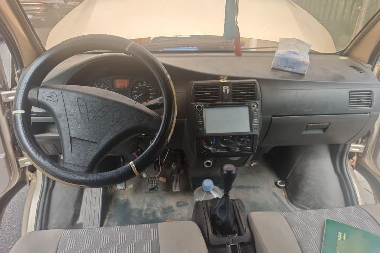 Used Wuling Rongguang 2014 1.2L S Standard Model Center Console