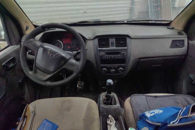 Used Wuling Rongguang 2014 1.5L S Standard Version Center Console