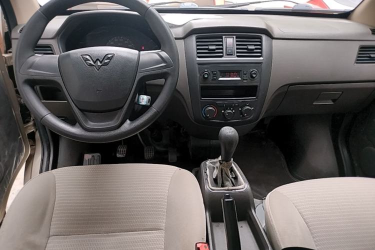 Used Wuling Rongguang 2014 1.2L S Base Model Center Console