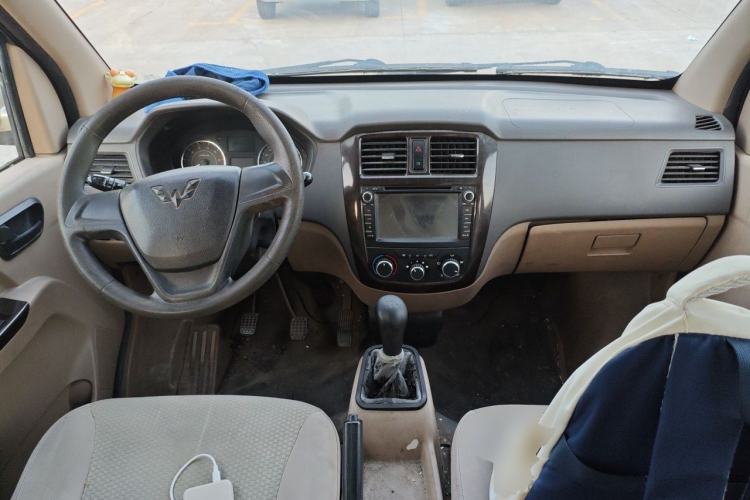 Used Wuling Rongguang 2014 1.2L S Standard Model Center Console
