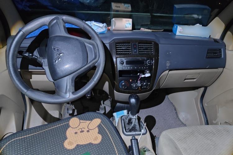 Used Wuling Rongguang 2014 1.2L S Standard Model Center Console