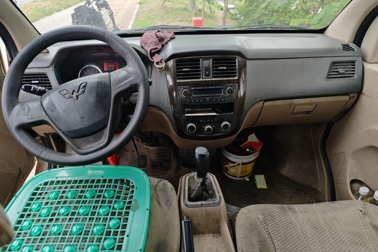 Used Wuling Rongguang 2014 1.5L S Standard Version Center Console