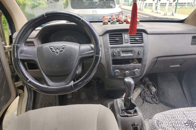 Used Wuling Rongguang 2014 1.2L S Base Model Center Console